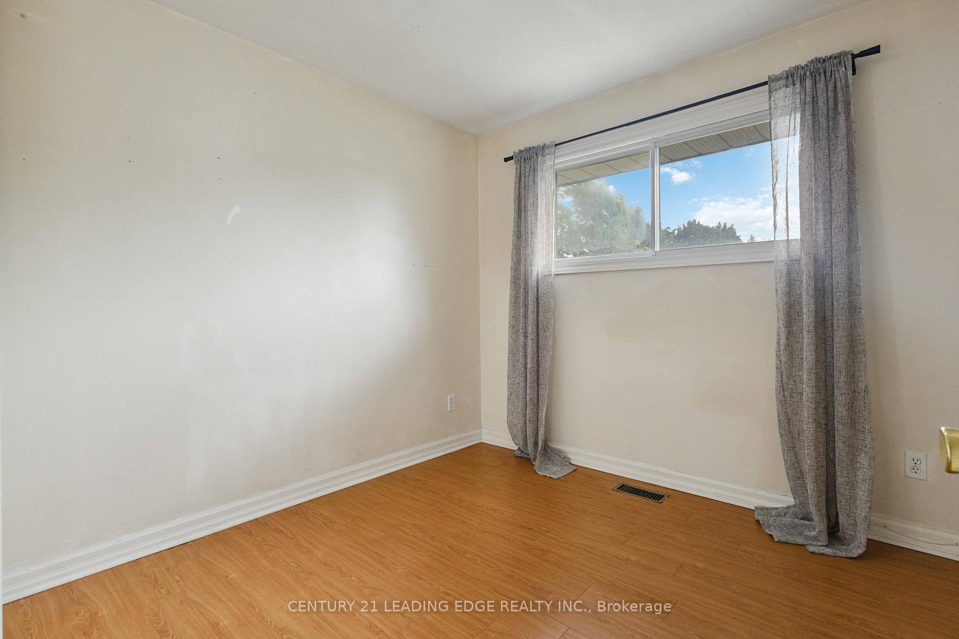 Photo 11 of 322 Hillcroft Street, Oshawa, O'Neill — HOMEH