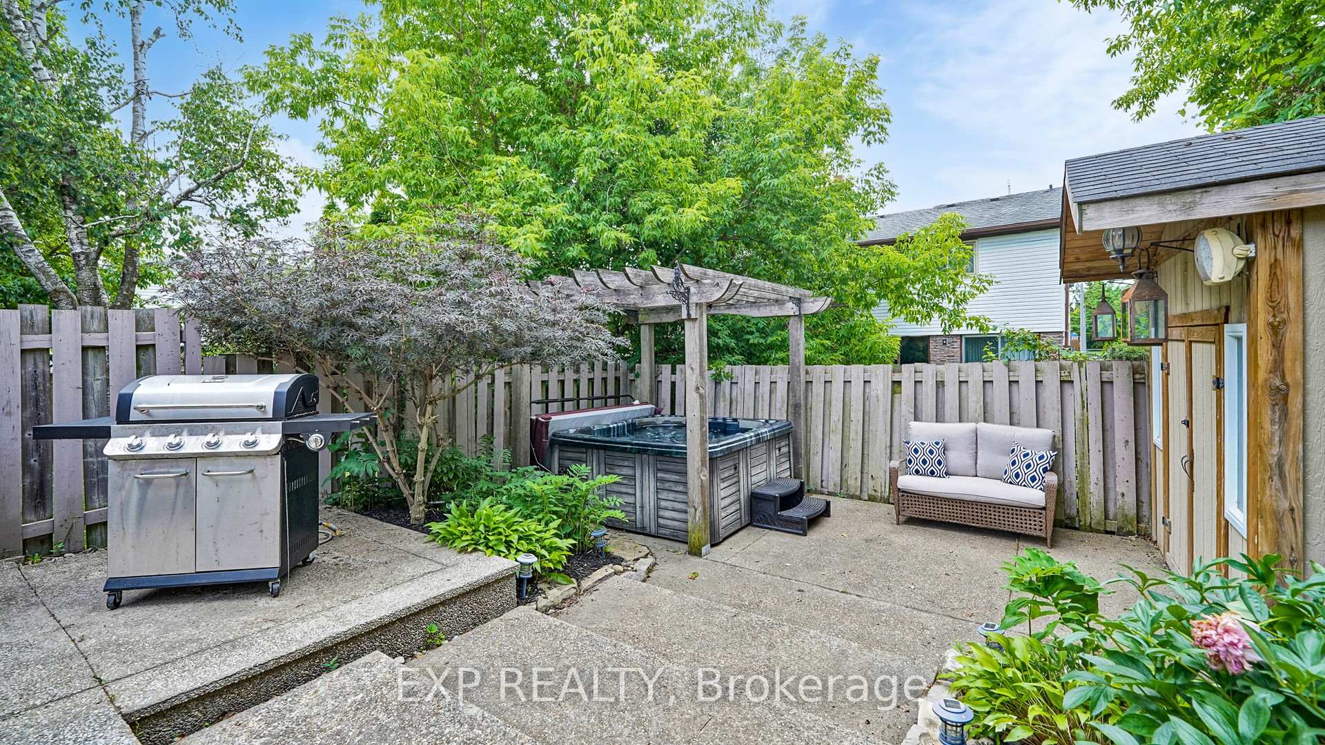 Photo 32 of 1258 Canborough Crescent, Pickering, Liverpool — HOMEH