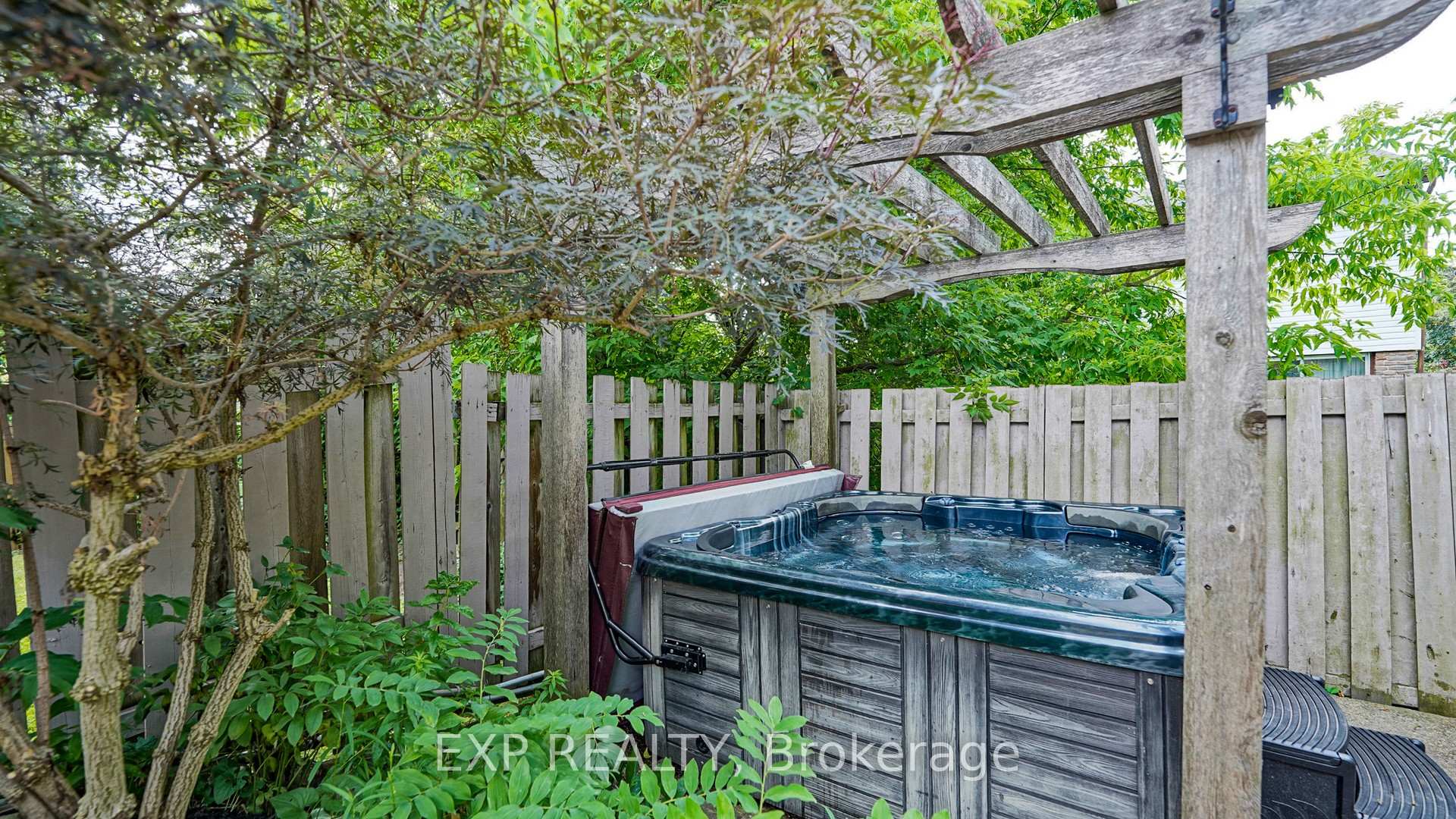 Photo 30 of 1258 Canborough Crescent, Pickering, Liverpool — HOMEH
