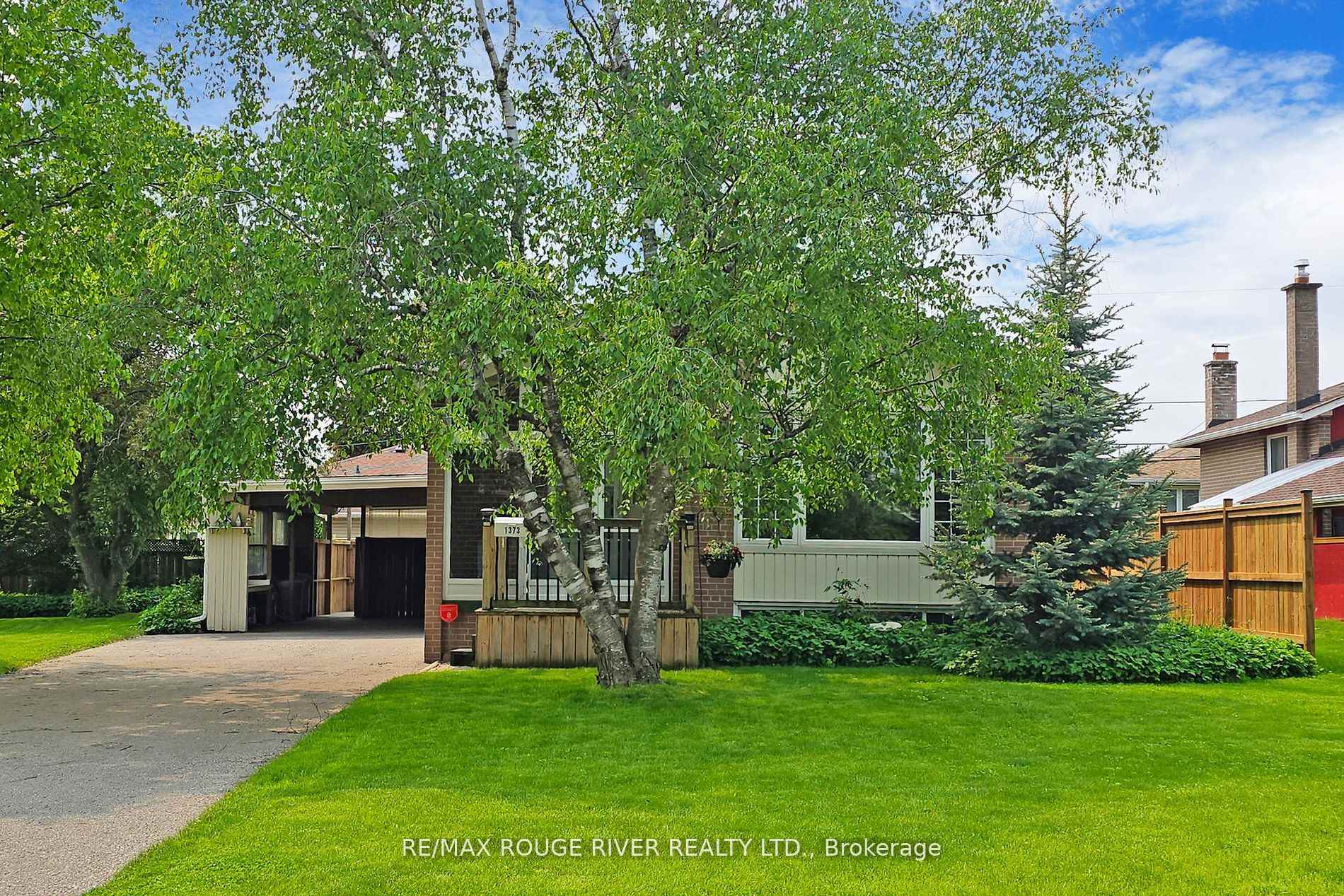 Photo 5 of 1373 Poprad Avenue, Pickering, Bay Ridges — HOMEH