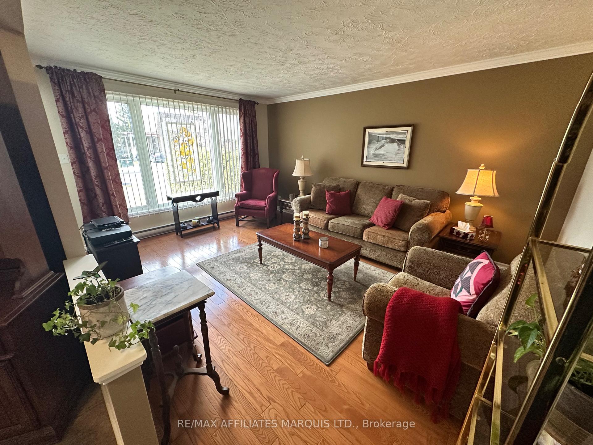 Photo 3 of 564 Kirkwood Street, Cornwall — HOMEH