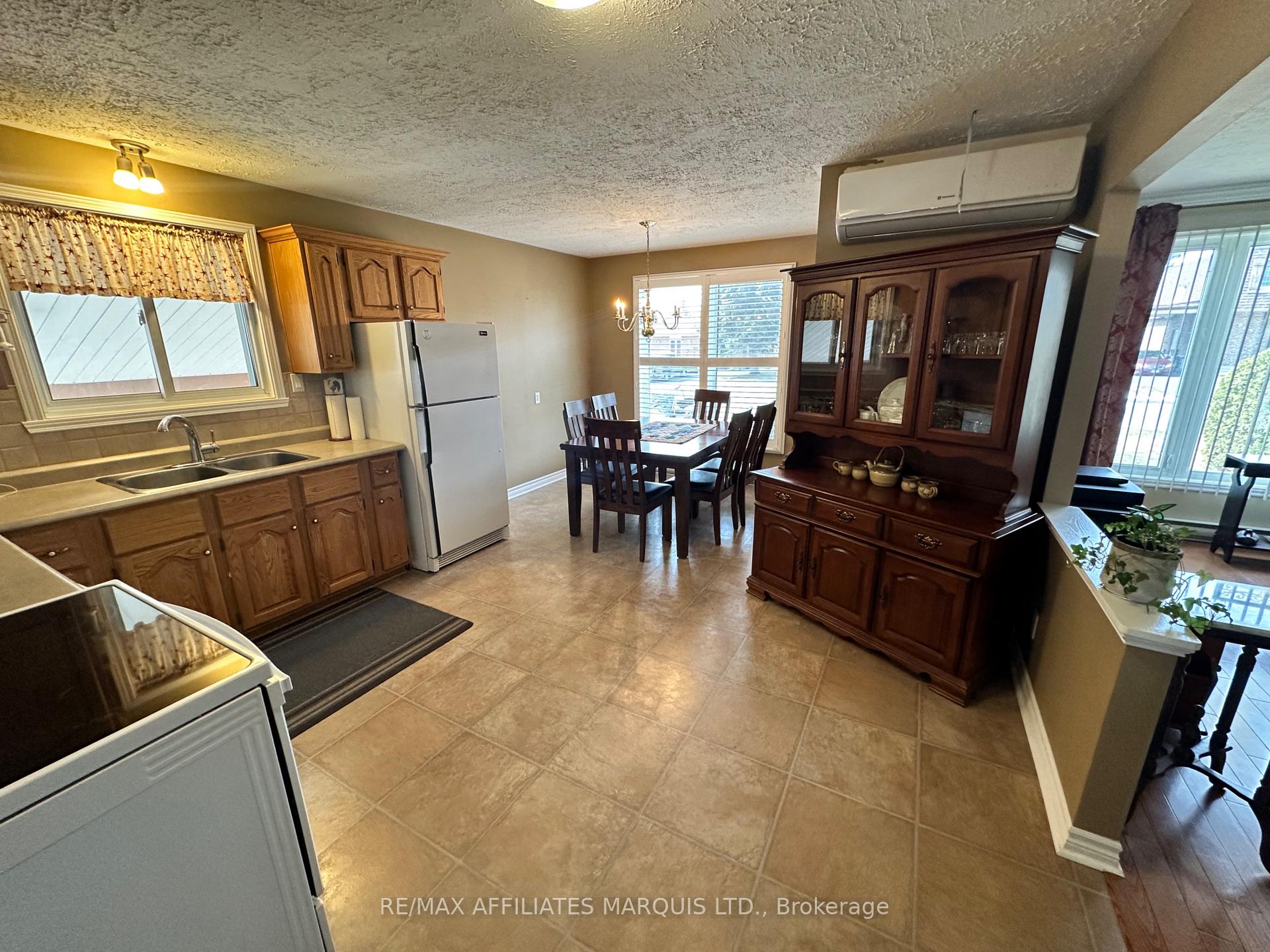 Photo 4 of 564 Kirkwood Street, Cornwall — HOMEH