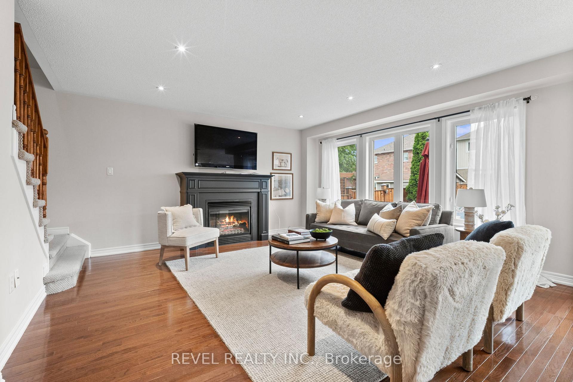 Photo 6 of 14 Kaukonen Court, Clarington, Bowmanville — HOMEH