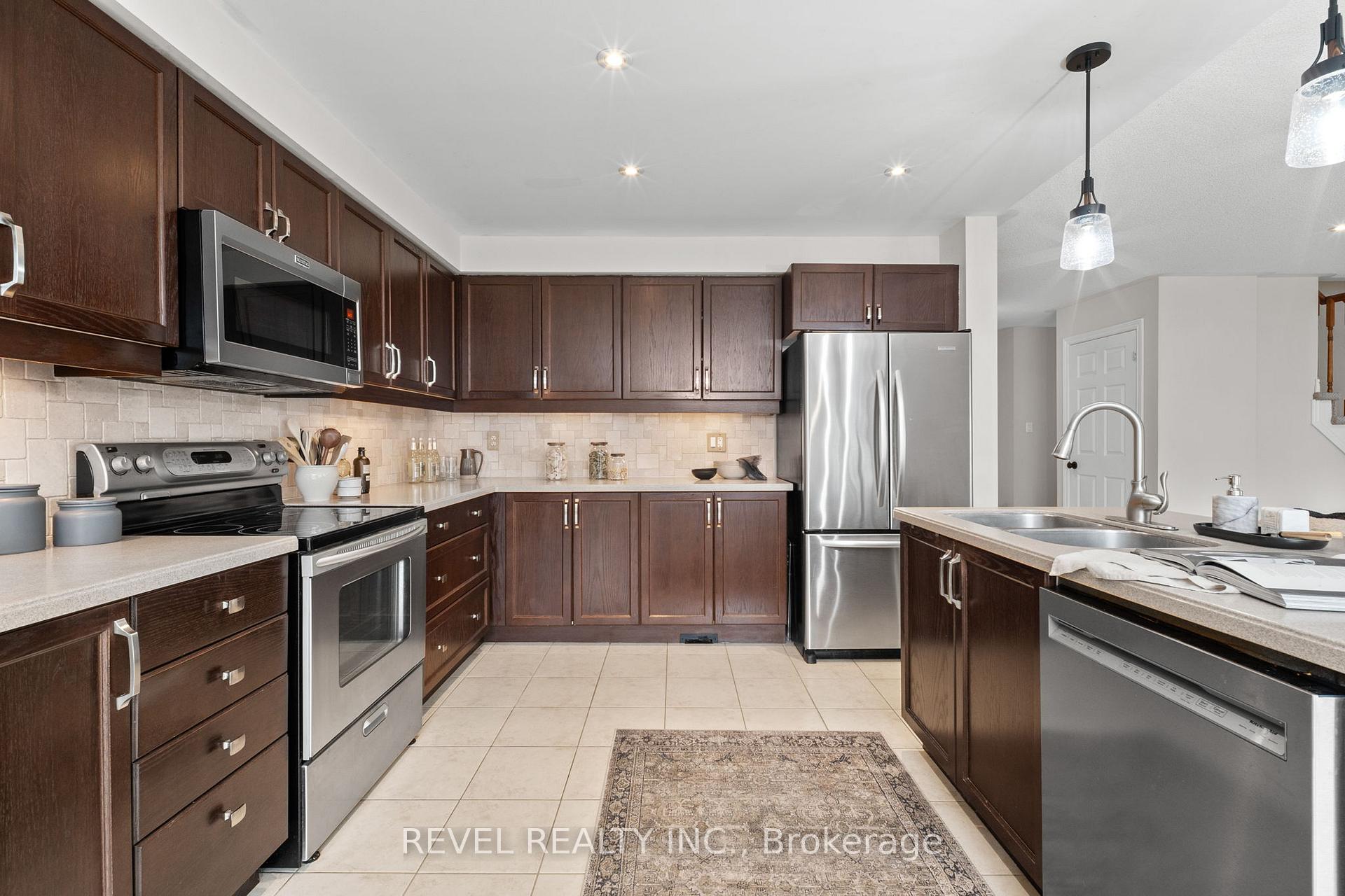 Photo 13 of 14 Kaukonen Court, Clarington, Bowmanville — HOMEH