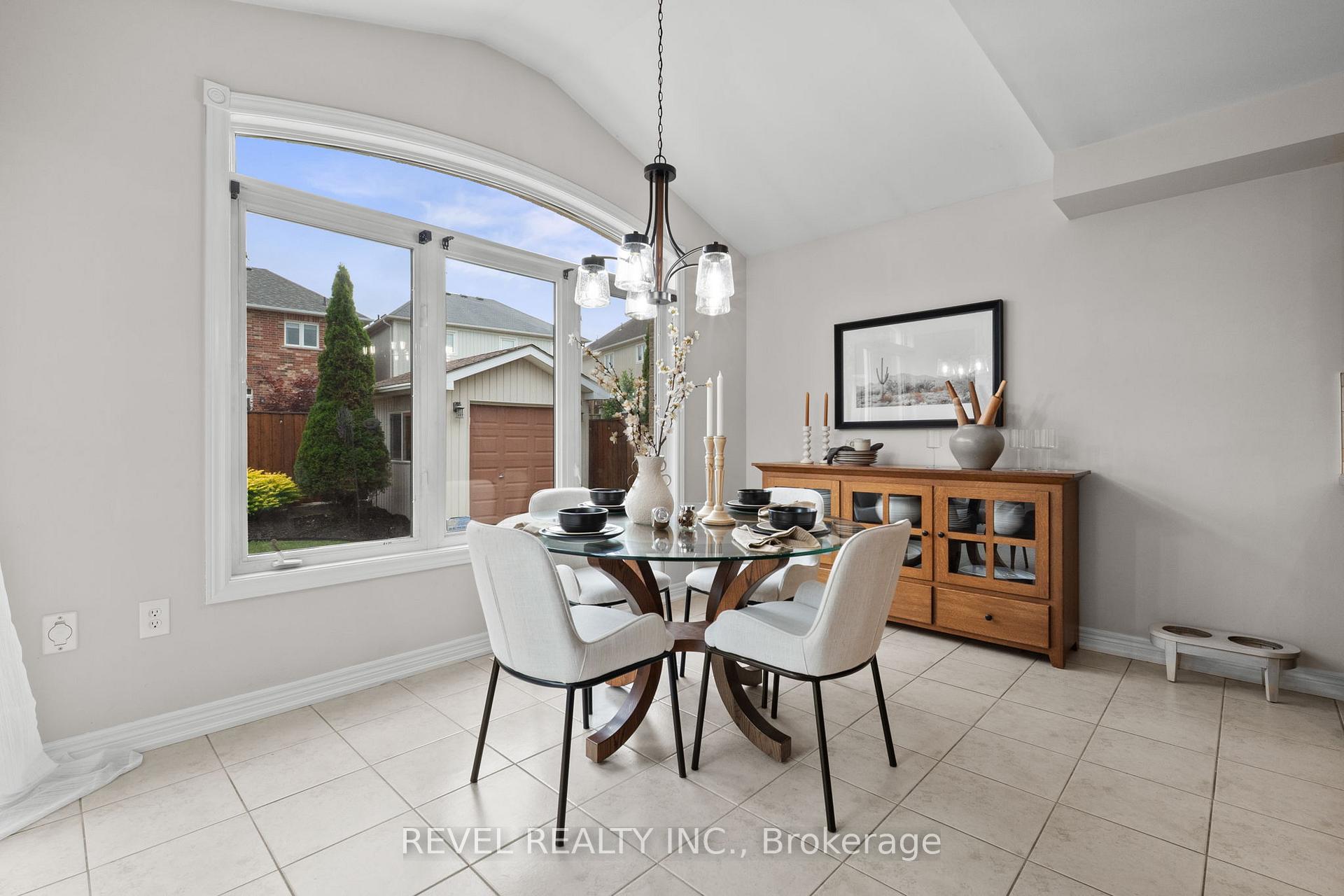 Photo 19 of 14 Kaukonen Court, Clarington, Bowmanville — HOMEH