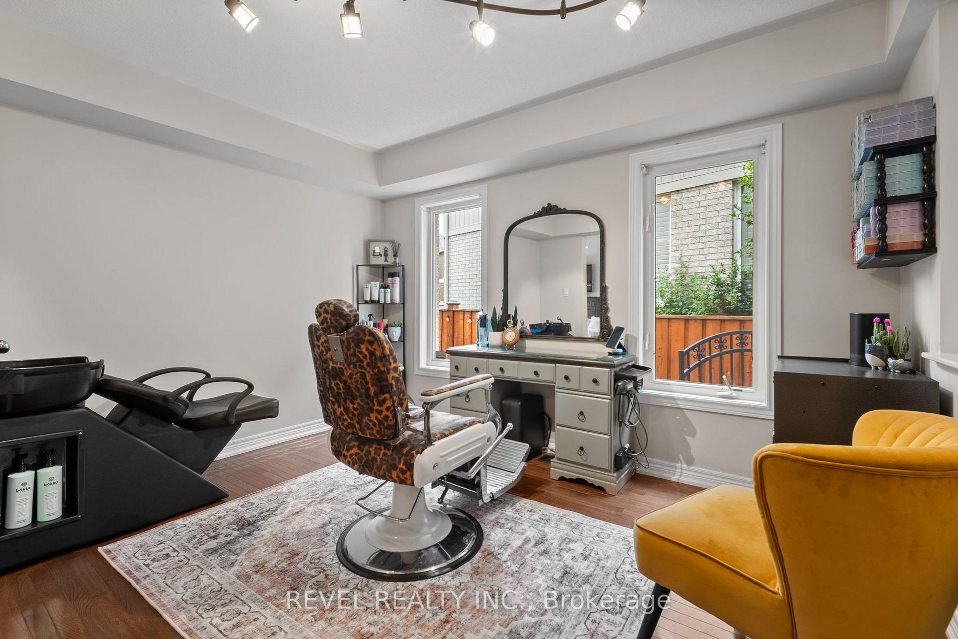 Photo 11 of 14 Kaukonen Court, Clarington, Bowmanville — HOMEH