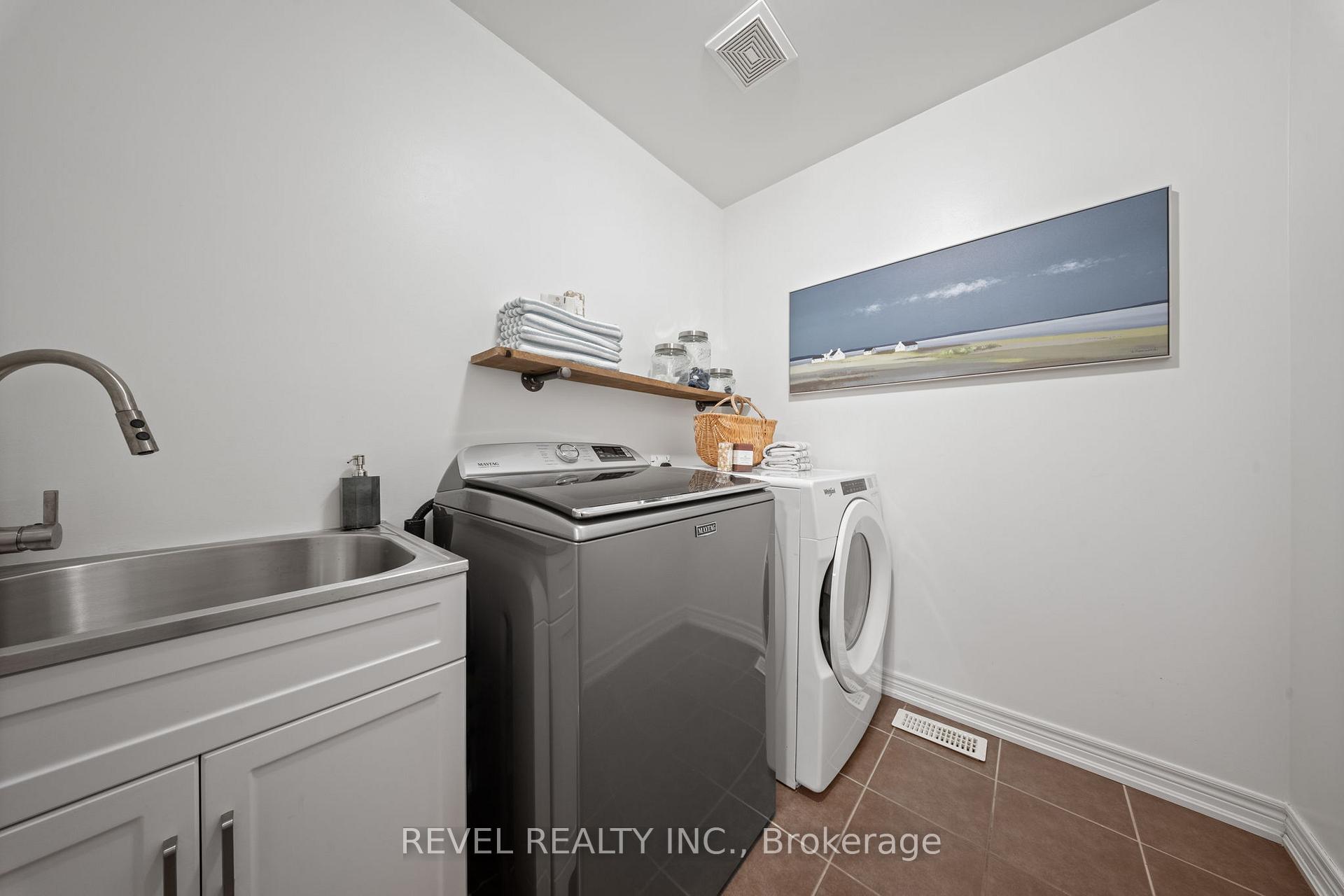 Photo 24 of 14 Kaukonen Court, Clarington, Bowmanville — HOMEH
