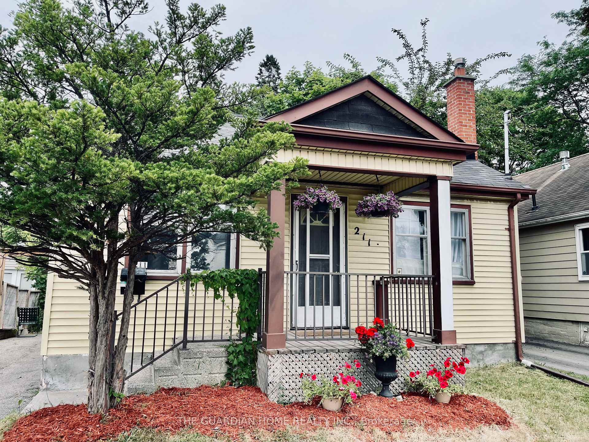 Photo 1 of 211 Park Road S, Oshawa, Vanier — HOMEH