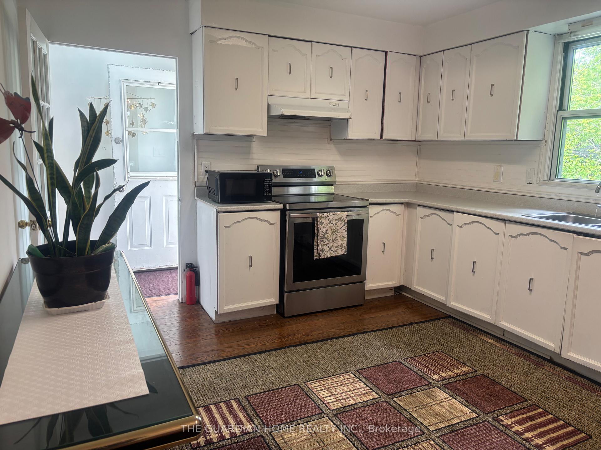 Photo 5 of 211 Park Road S, Oshawa, Vanier — HOMEH