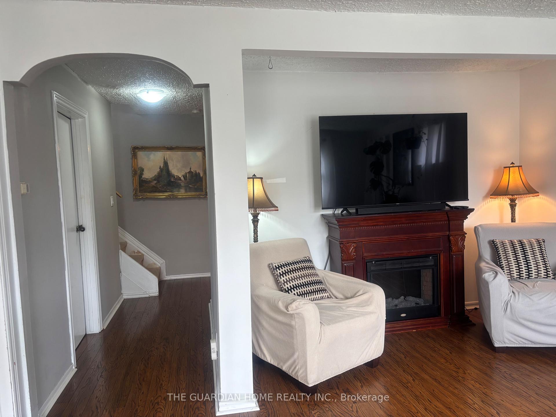 Photo 3 of 211 Park Road S, Oshawa, Vanier — HOMEH