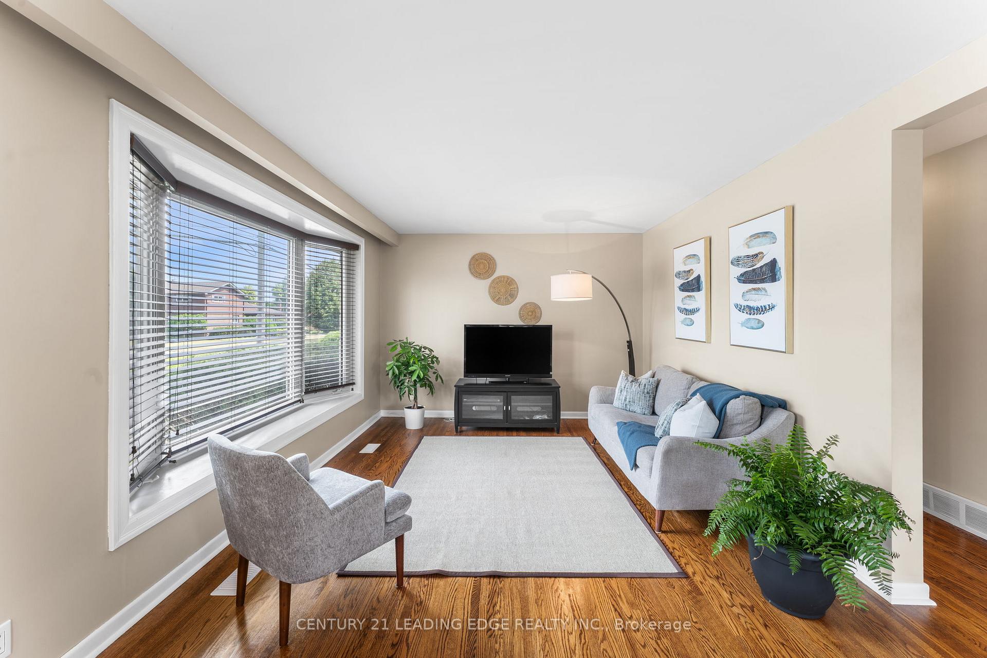 Photo 2 of 701 Taylor Avenue, Oshawa, Donevan — HOMEH