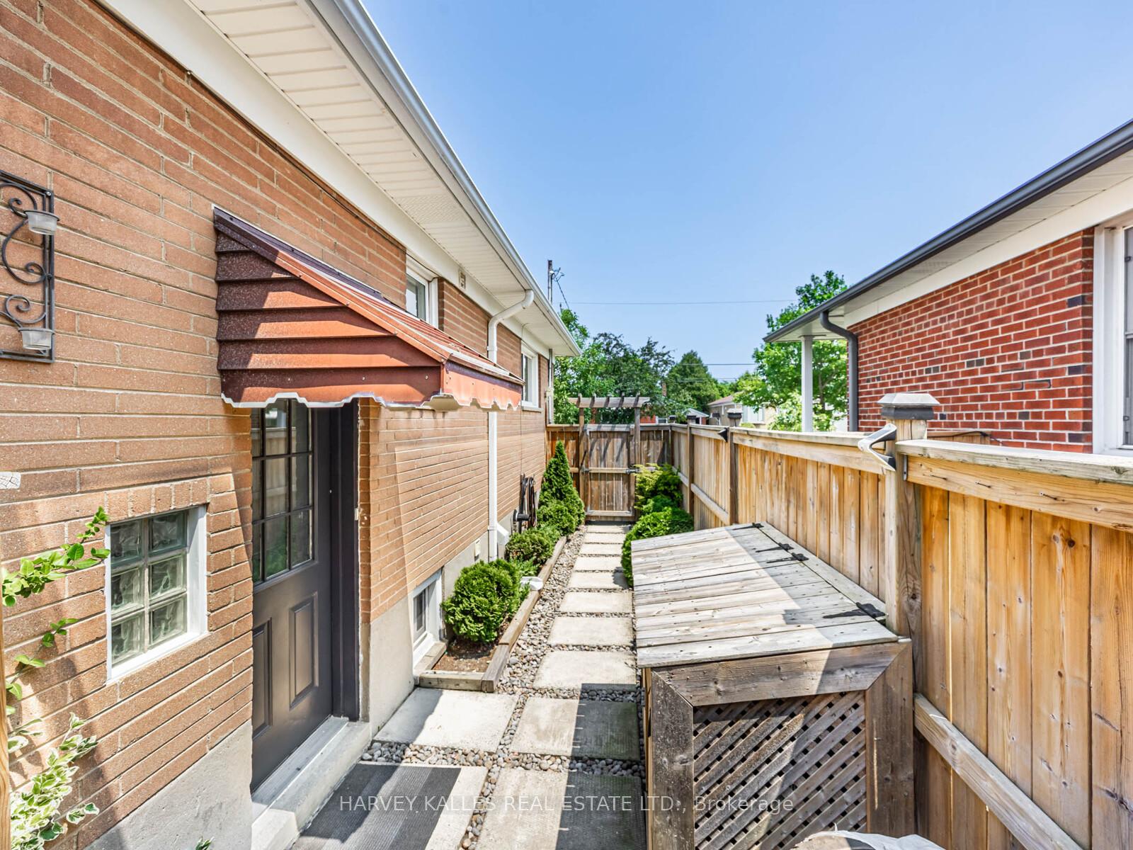 Photo 31 of 47 Basildon Crescent, Scarborough, Cliffcrest — HOMEH