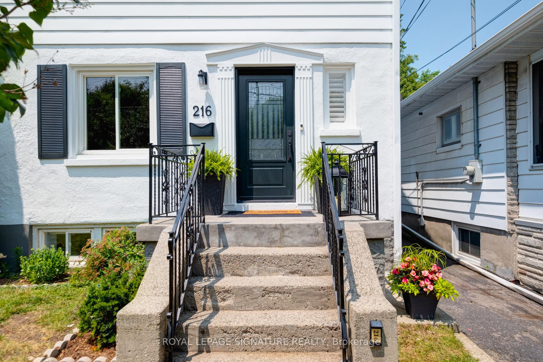 Photo 3 of 216 Holborne Avenue, Toronto, Woodbine-Lumsden — HOMEH