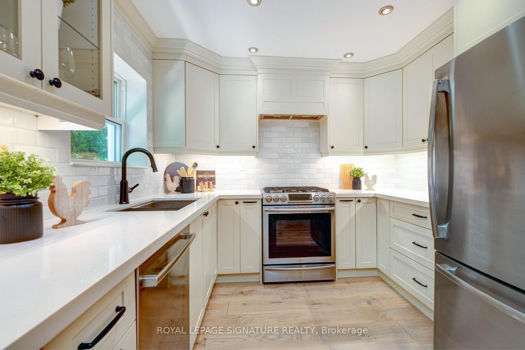 Photo 4 of 216 Holborne Avenue, Toronto, Woodbine-Lumsden — HOMEH