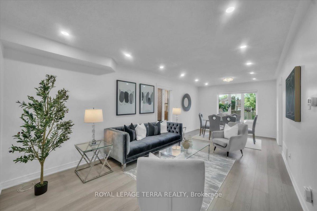 Photo 8 of 67 Dadson Drive, Clarington, Bowmanville — HOMEH