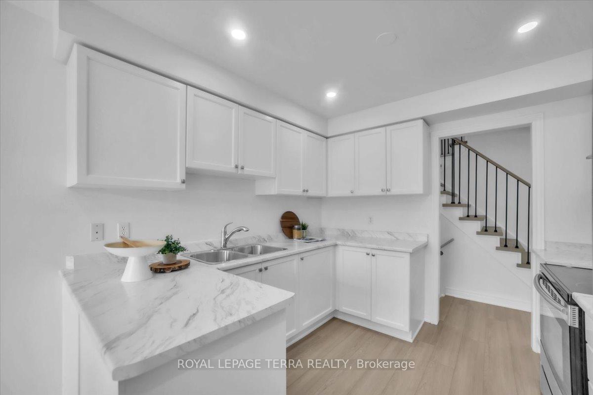 Photo 12 of 67 Dadson Drive, Clarington, Bowmanville — HOMEH