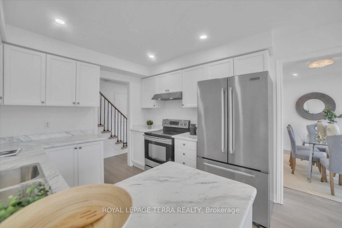 Photo 17 of 67 Dadson Drive, Clarington, Bowmanville — HOMEH