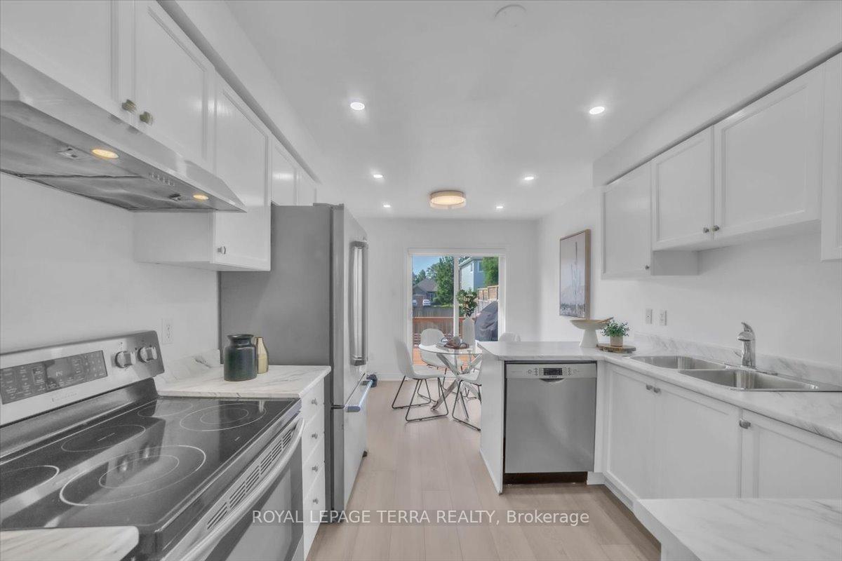 Photo 21 of 67 Dadson Drive, Clarington, Bowmanville — HOMEH