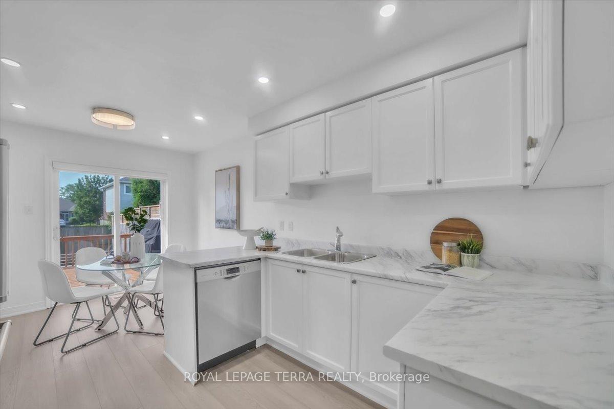 Photo 25 of 67 Dadson Drive, Clarington, Bowmanville — HOMEH