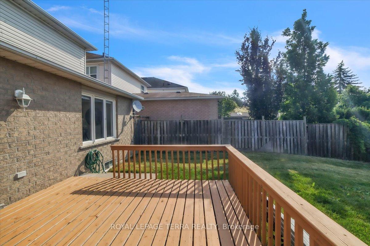 Photo 37 of 67 Dadson Drive, Clarington, Bowmanville — HOMEH