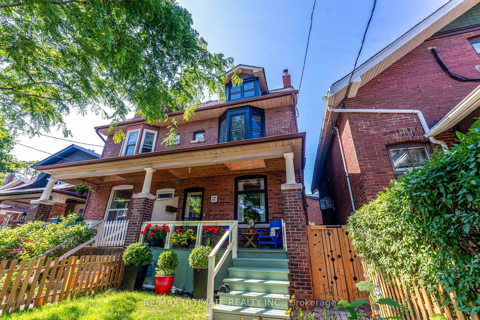 Photo 1 of 17 Beach View Crescent, Toronto, East End-Danforth — HOMEH