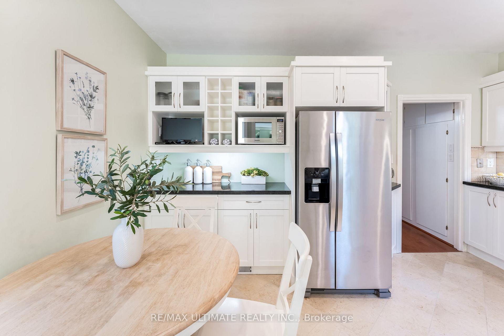 Photo 4 of 17 Beach View Crescent, Toronto, East End-Danforth — HOMEH