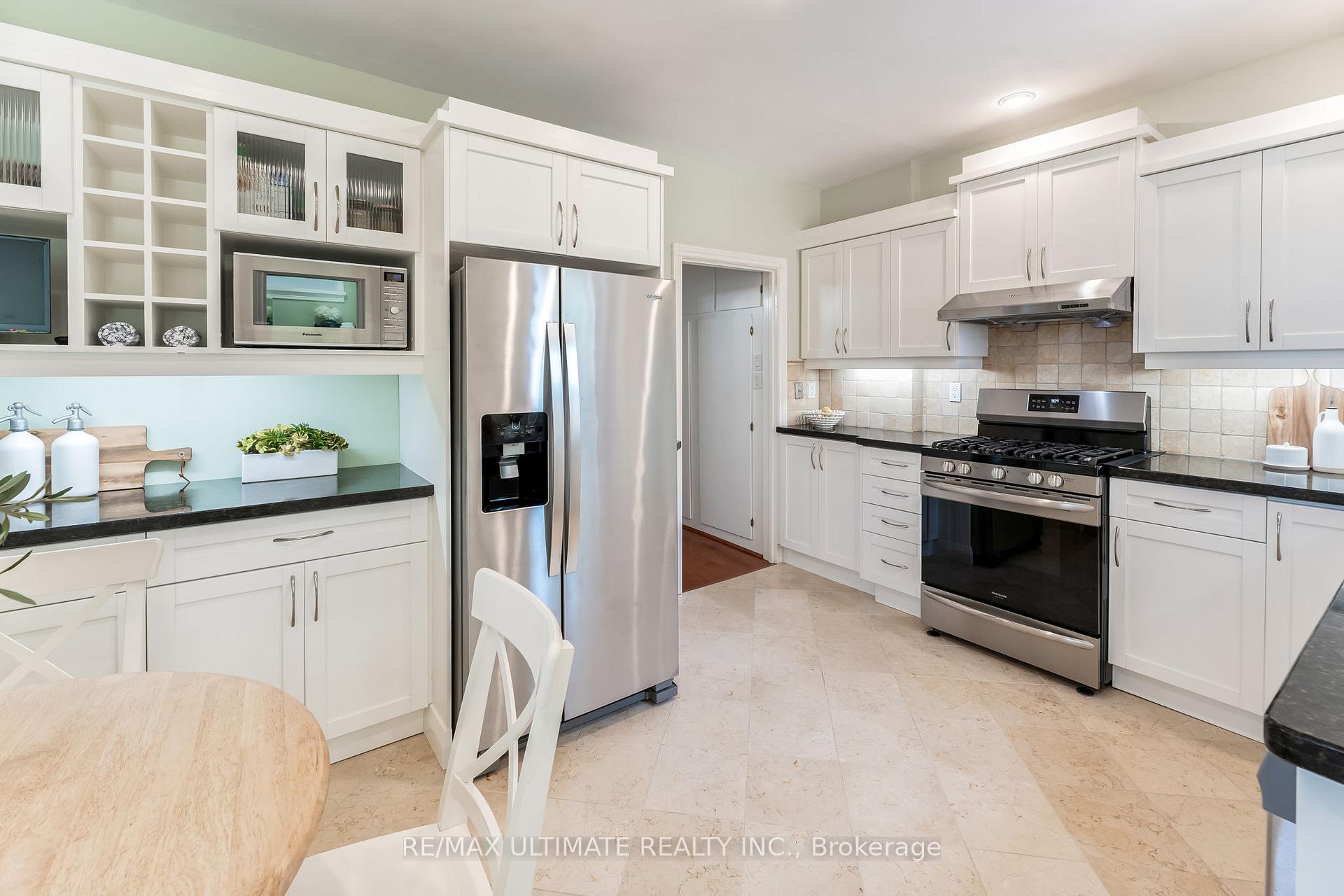 Photo 11 of 17 Beach View Crescent, Toronto, East End-Danforth — HOMEH