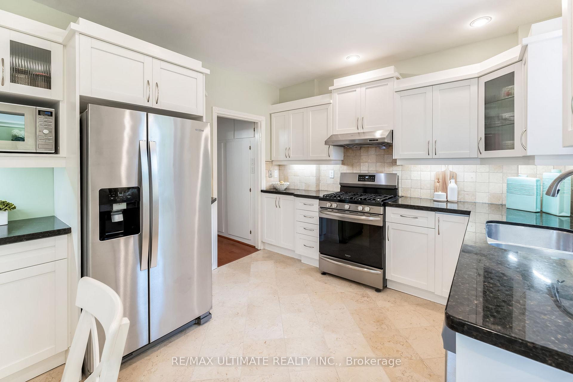Photo 12 of 17 Beach View Crescent, Toronto, East End-Danforth — HOMEH