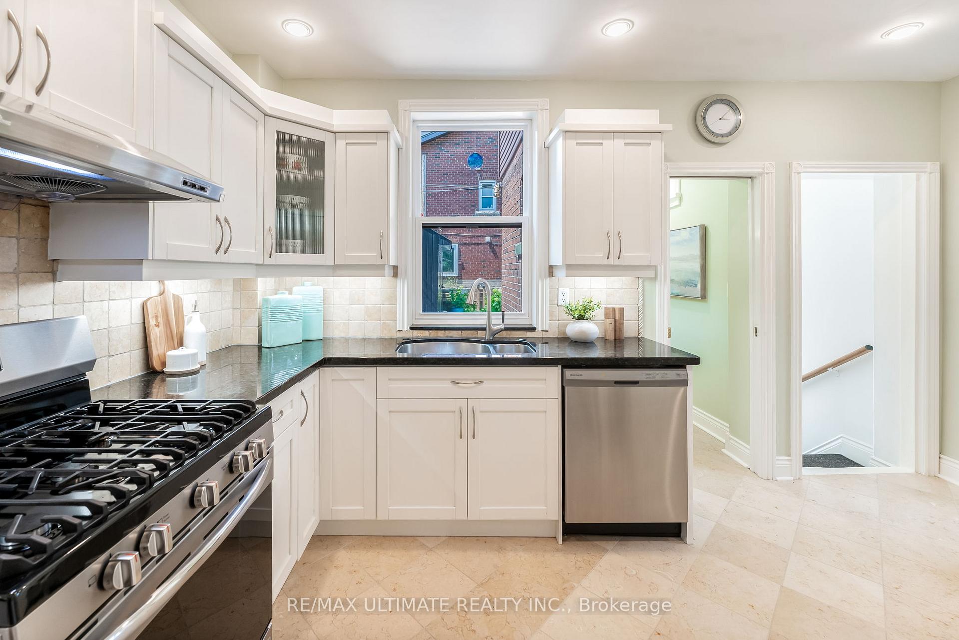 Photo 13 of 17 Beach View Crescent, Toronto, East End-Danforth — HOMEH