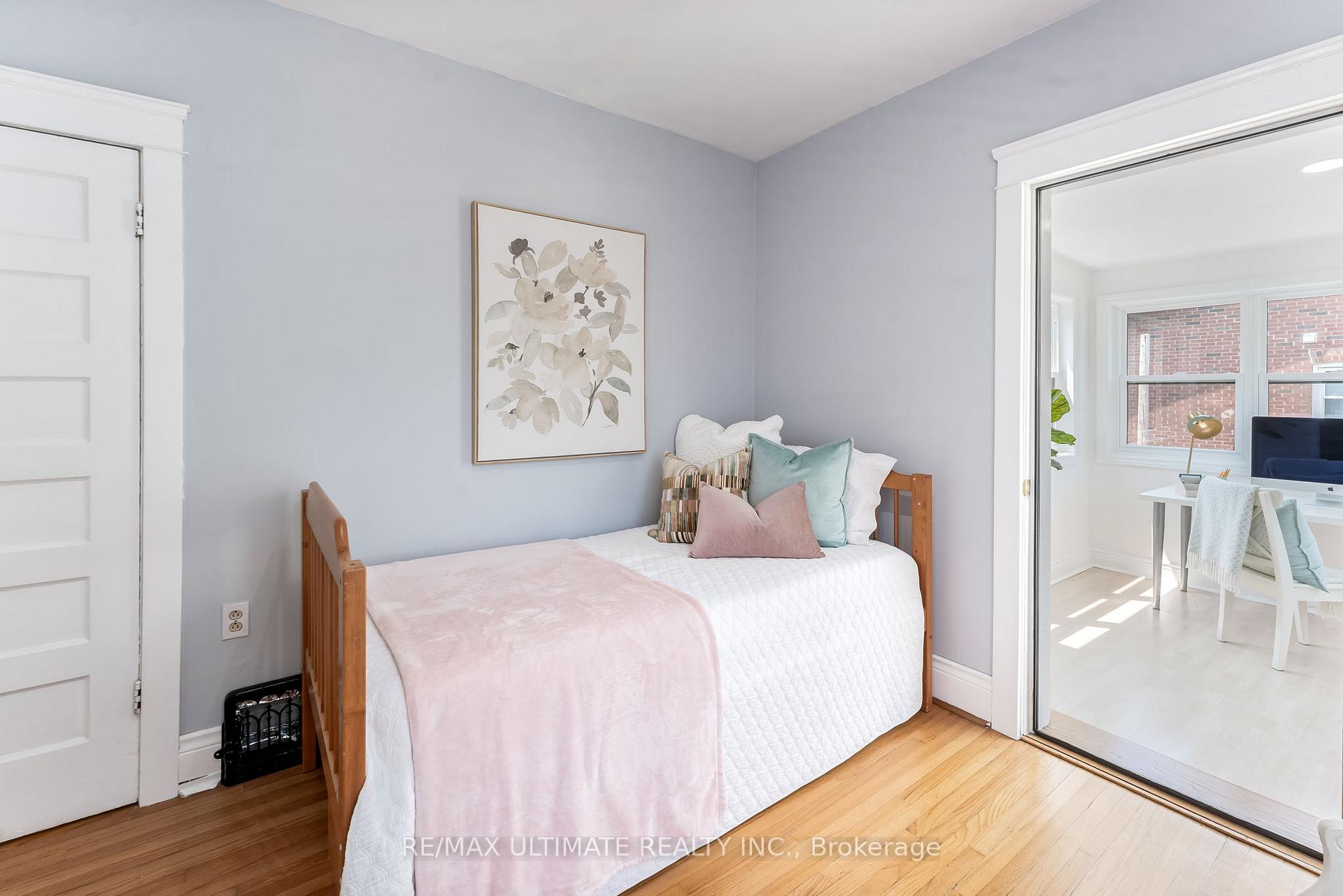 Photo 14 of 17 Beach View Crescent, Toronto, East End-Danforth — HOMEH