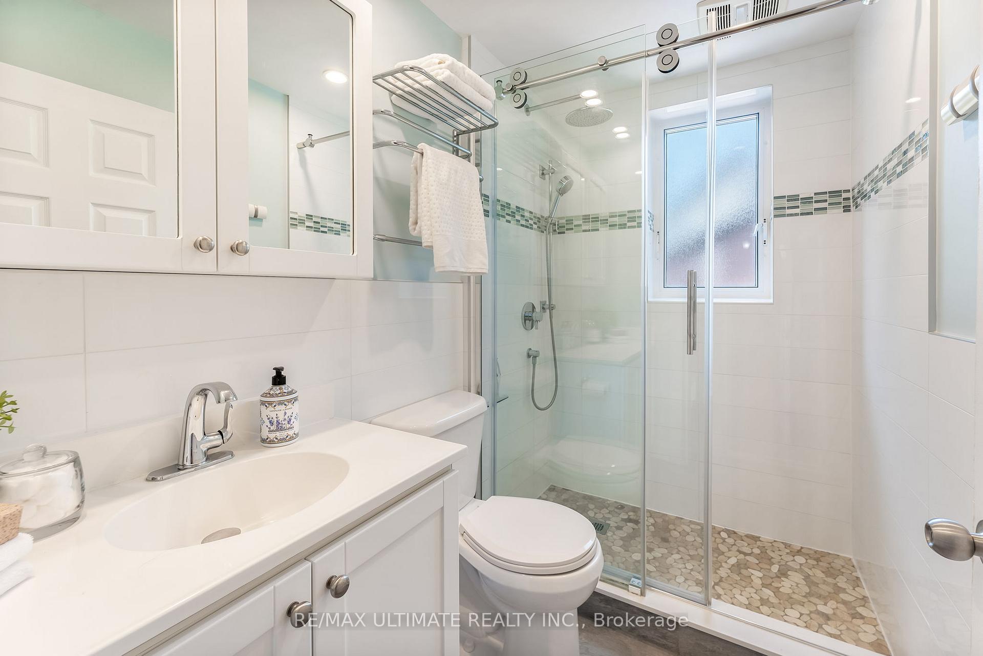 Photo 24 of 17 Beach View Crescent, Toronto, East End-Danforth — HOMEH