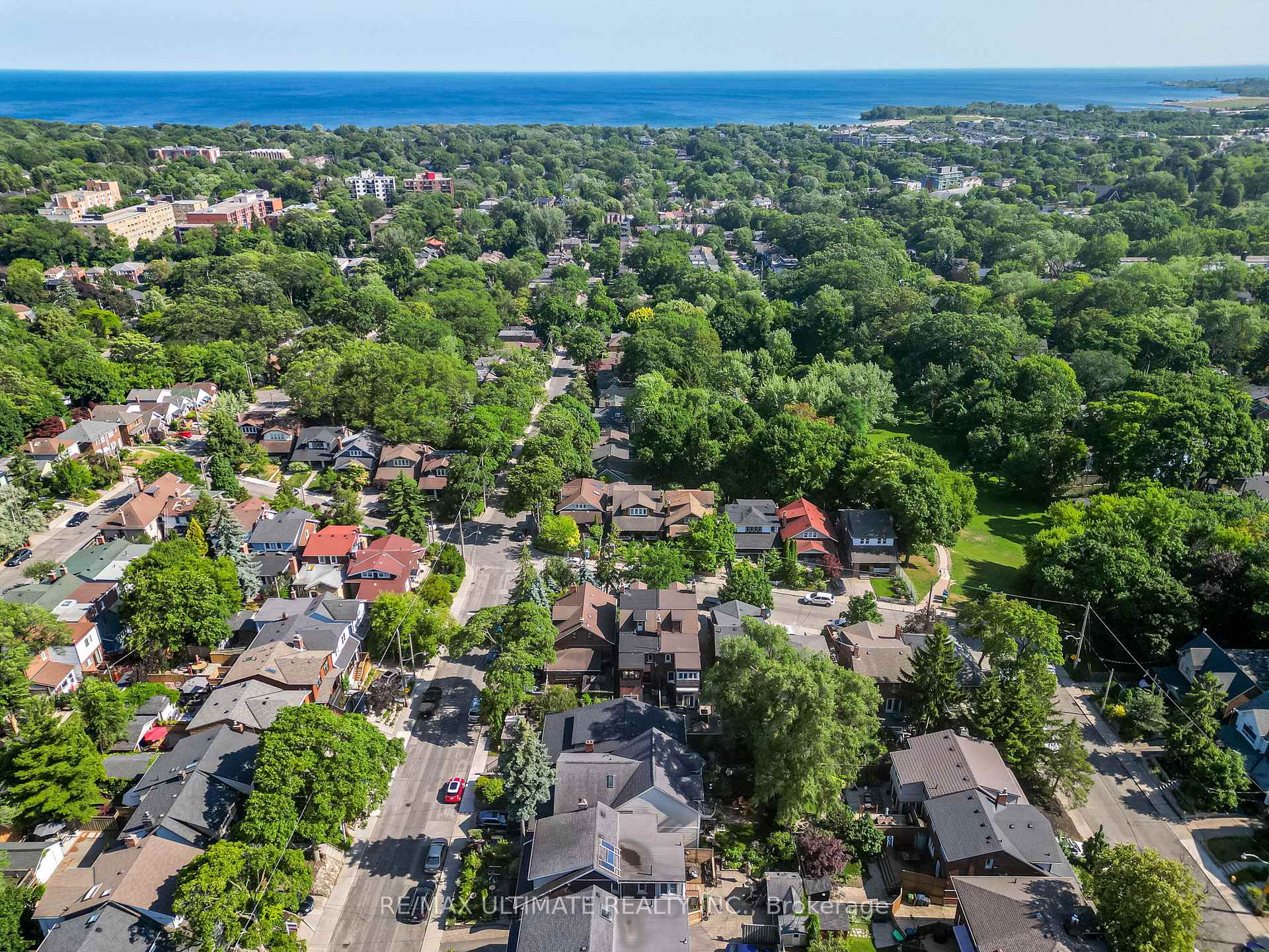 Photo 39 of 17 Beach View Crescent, Toronto, East End-Danforth — HOMEH