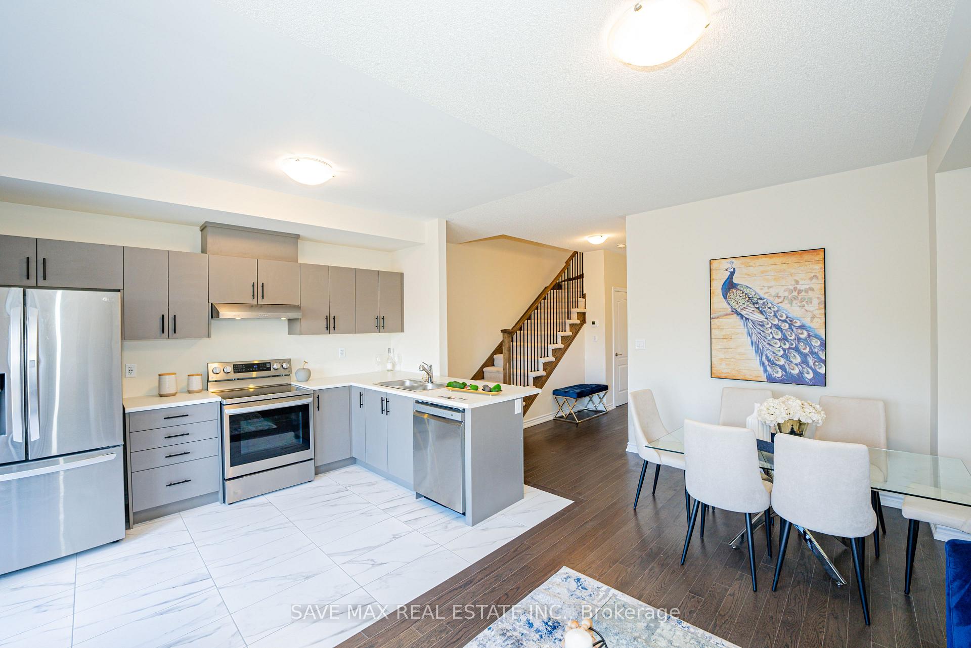 Photo 3 of 38 Senay Circle W, Clarington, Courtice — HOMEH