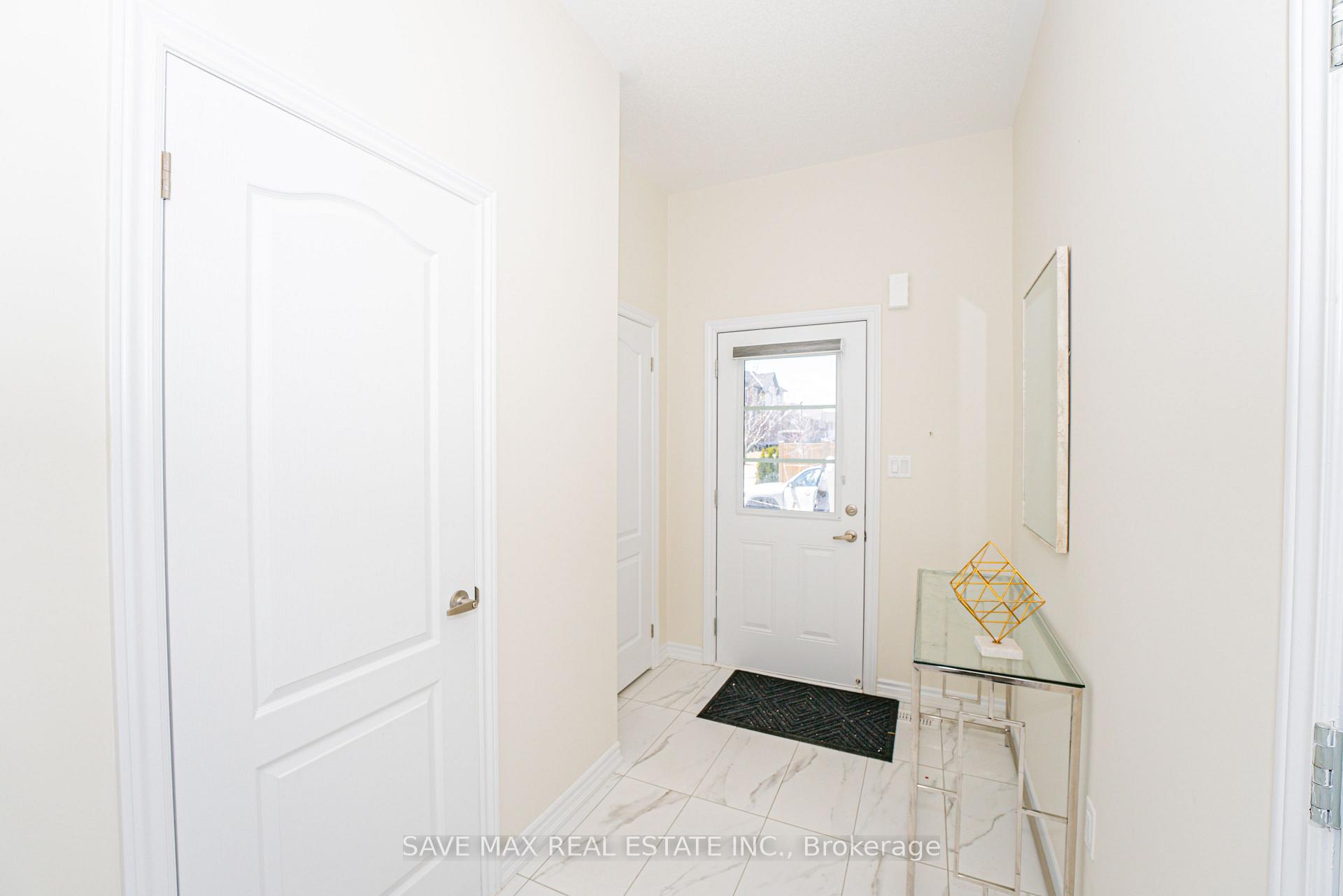 Photo 2 of 38 Senay Circle W, Clarington, Courtice — HOMEH