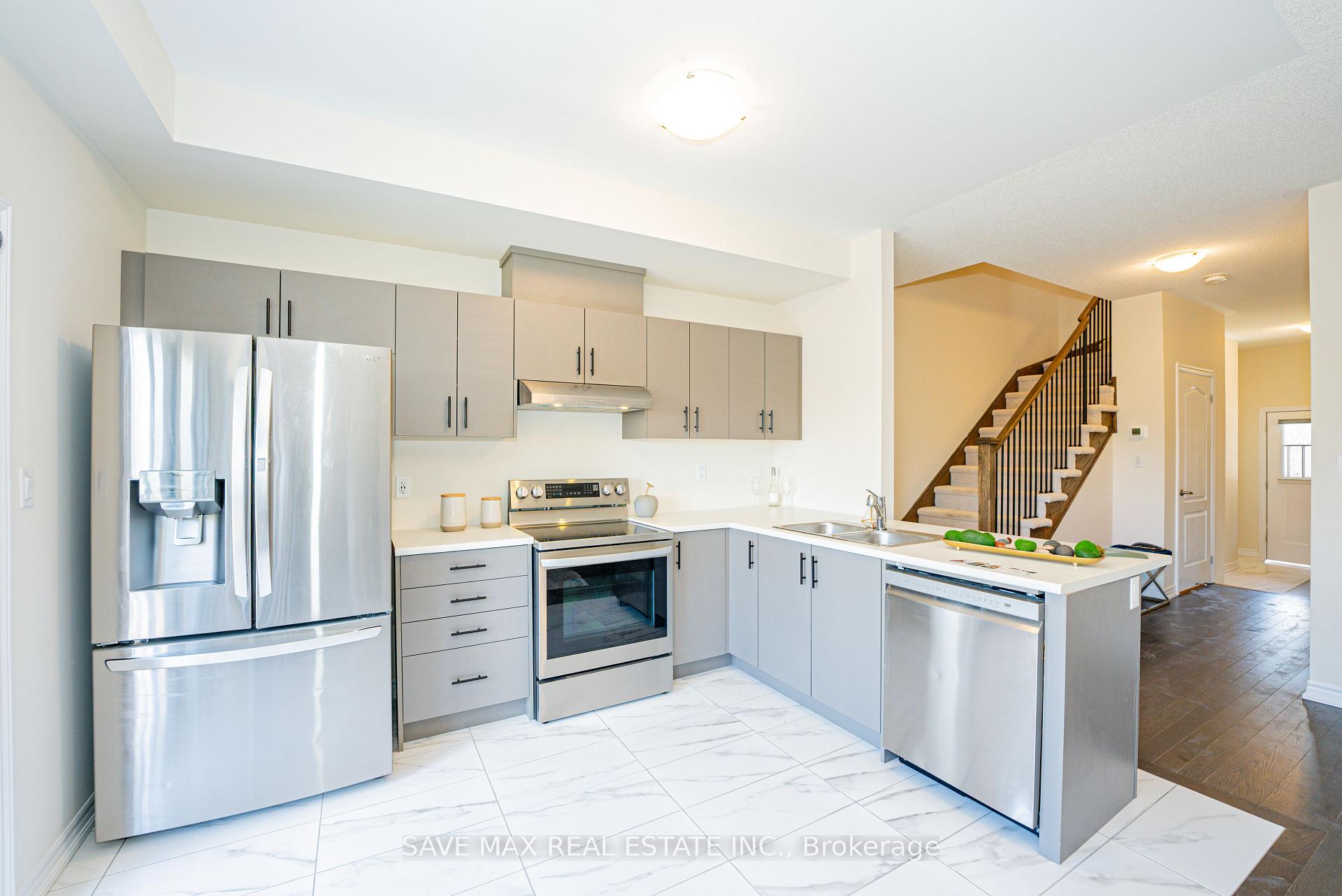 Photo 8 of 38 Senay Circle W, Clarington, Courtice — HOMEH