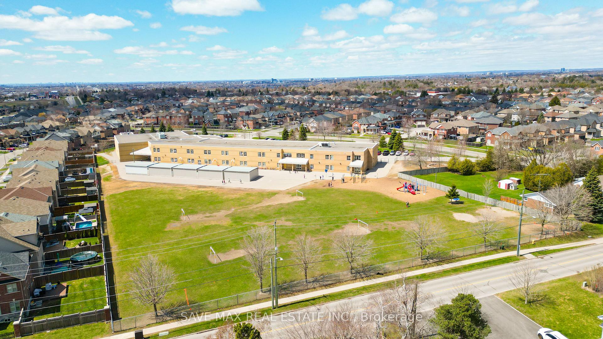 Photo 46 of 38 Senay Circle W, Clarington, Courtice — HOMEH