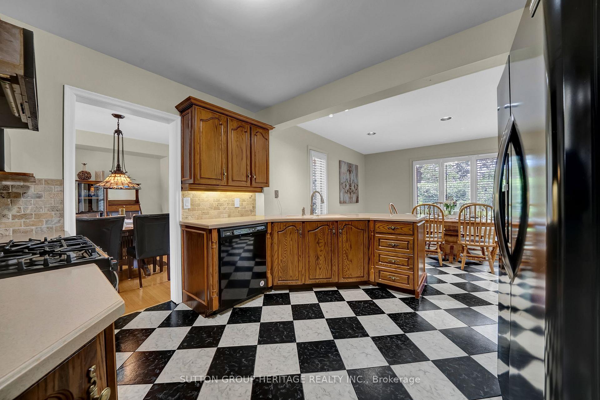 Photo 8 of 391 Rossmount Avenue, Oshawa, Northglen — HOMEH