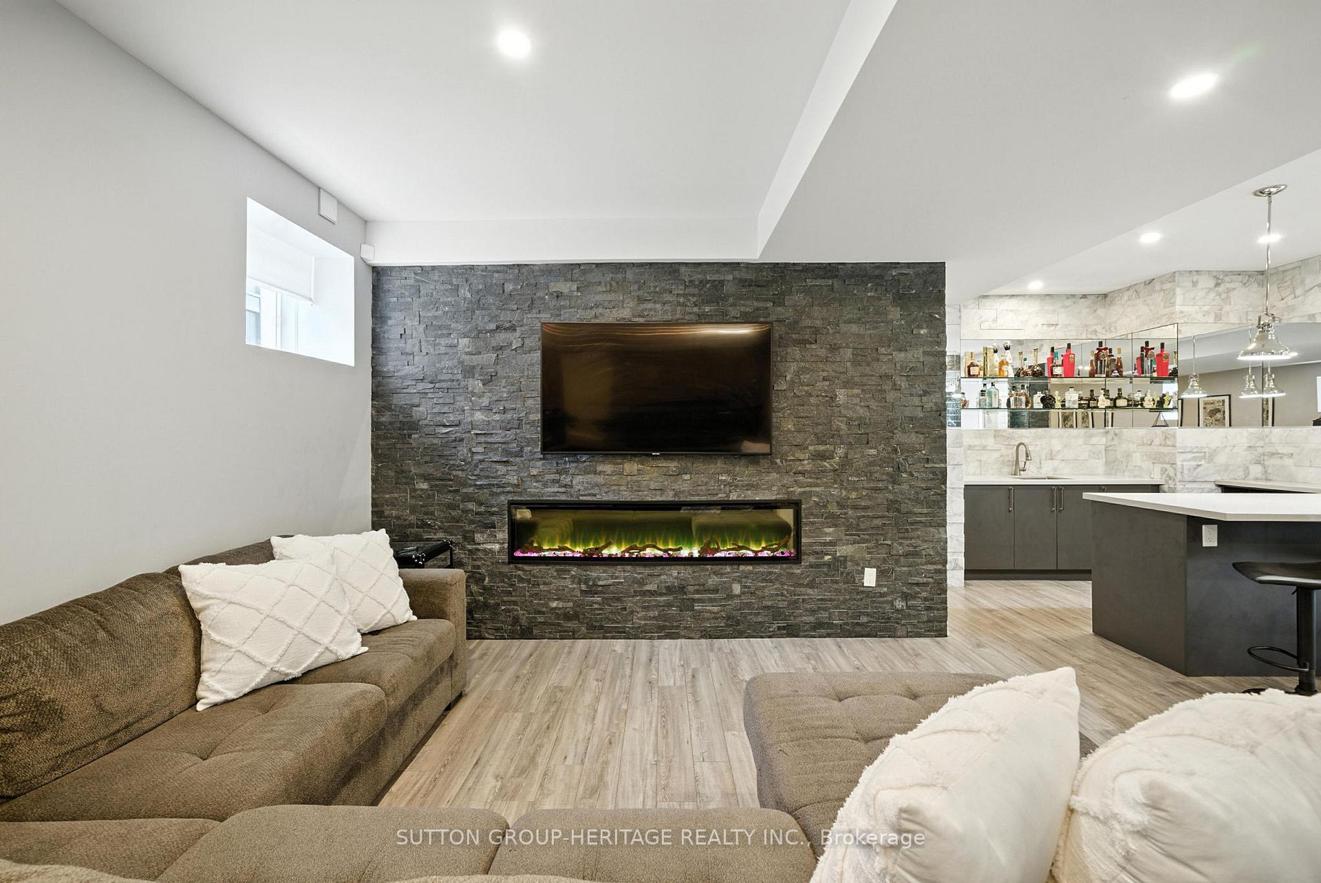 Photo 33 of 21 Greenlands Court, Whitby, Williamsburg — HOMEH