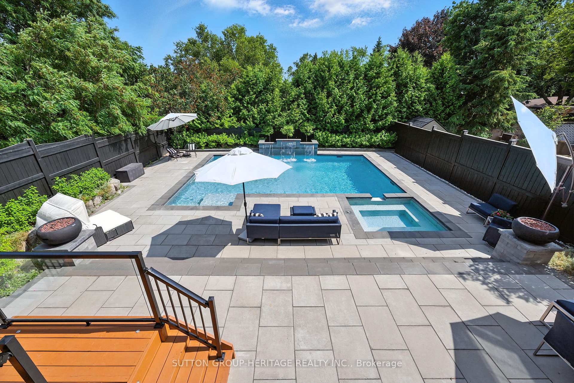 Photo 37 of 21 Greenlands Court, Whitby, Williamsburg — HOMEH