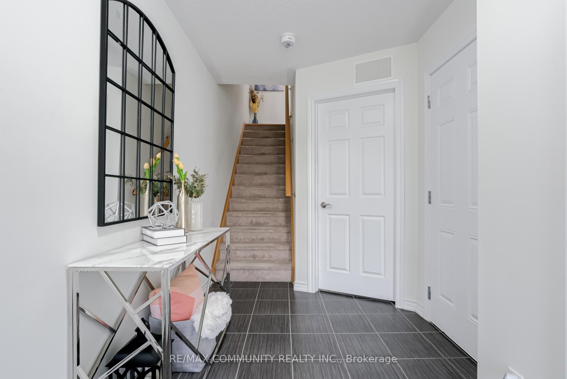 Photo 4 of 52 Nearco Crescent, Oshawa, Windfields — HOMEH