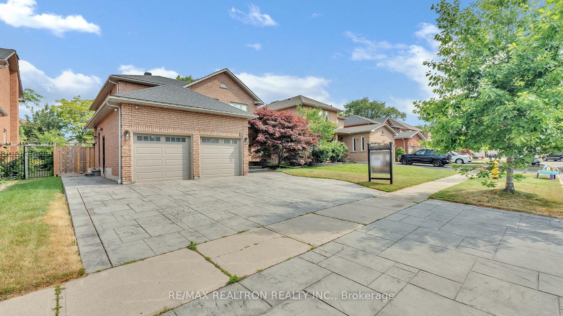 Photo 3 of 8 Falstaff Crescent, Whitby, Rolling Acres — HOMEH