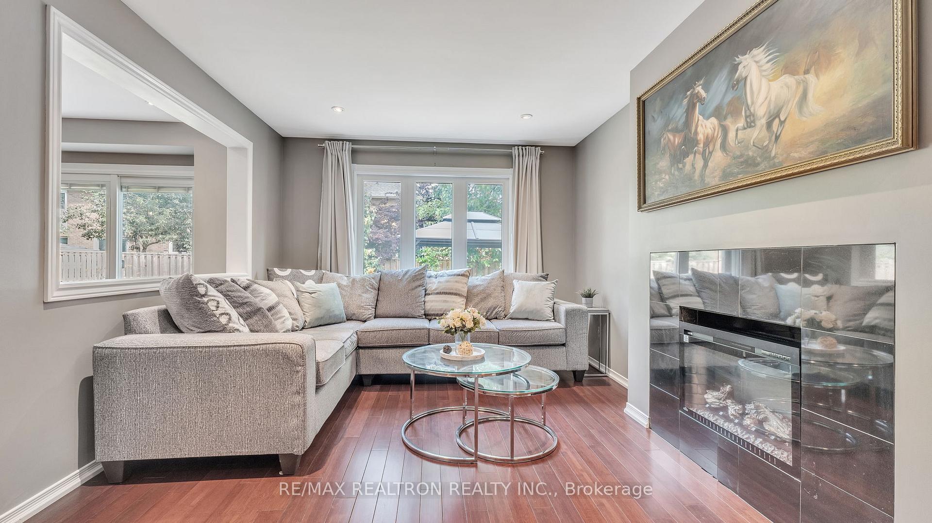 Photo 10 of 8 Falstaff Crescent, Whitby, Rolling Acres — HOMEH