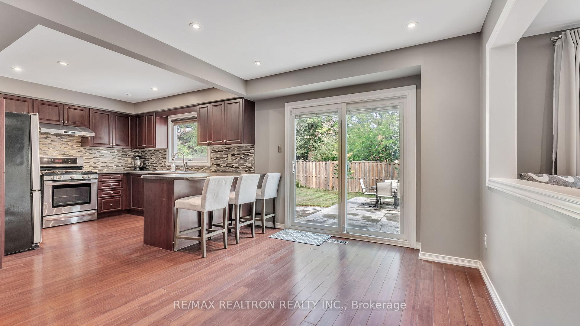 Photo 13 of 8 Falstaff Crescent, Whitby, Rolling Acres — HOMEH