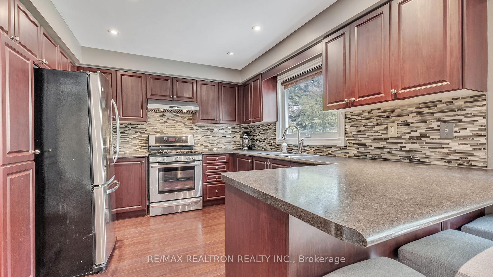 Photo 11 of 8 Falstaff Crescent, Whitby, Rolling Acres — HOMEH