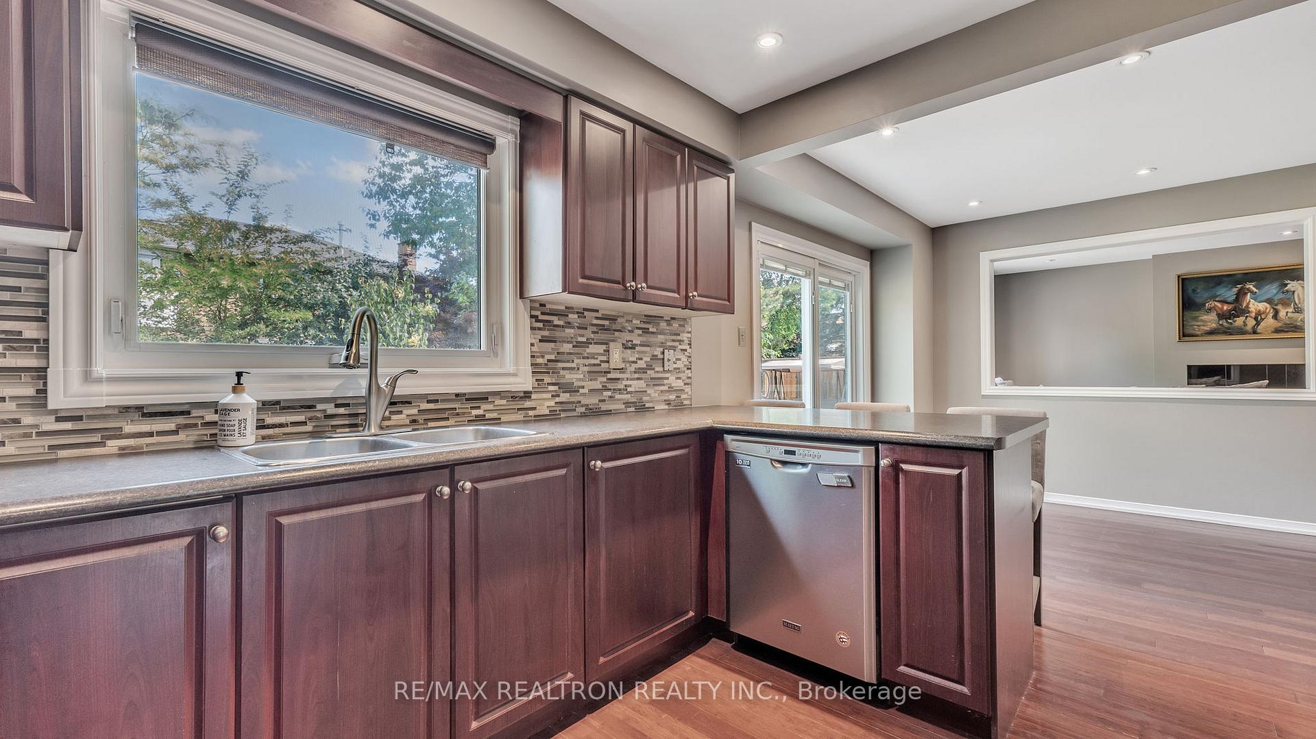 Photo 12 of 8 Falstaff Crescent, Whitby, Rolling Acres — HOMEH