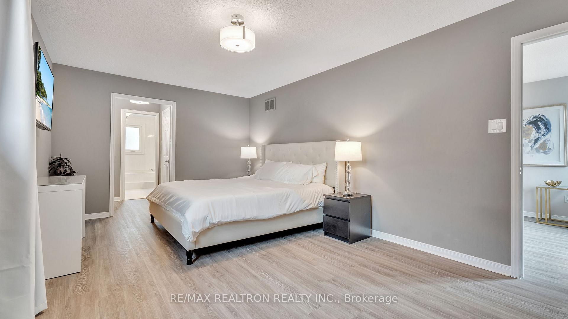 Photo 17 of 8 Falstaff Crescent, Whitby, Rolling Acres — HOMEH