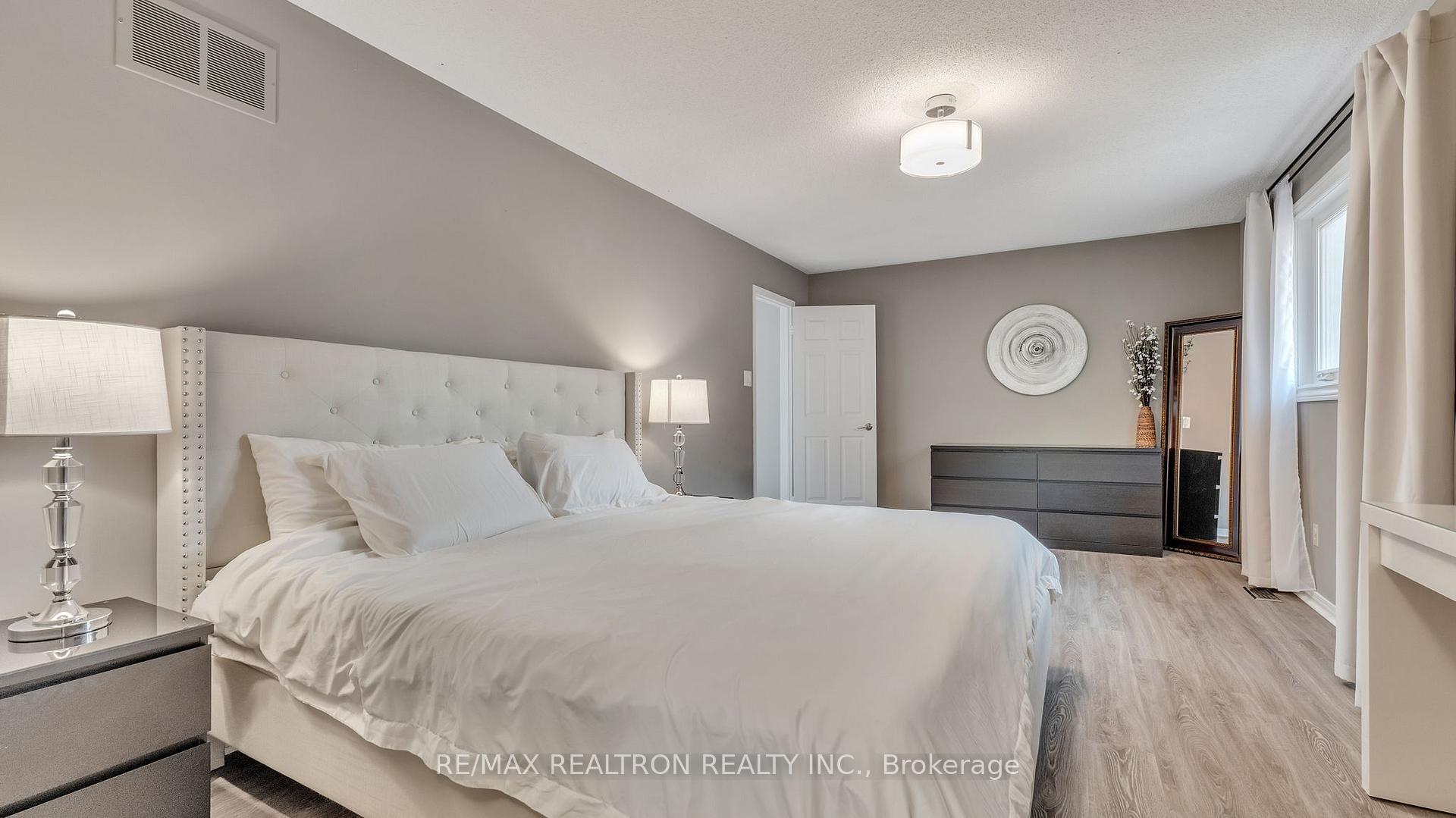 Photo 16 of 8 Falstaff Crescent, Whitby, Rolling Acres — HOMEH