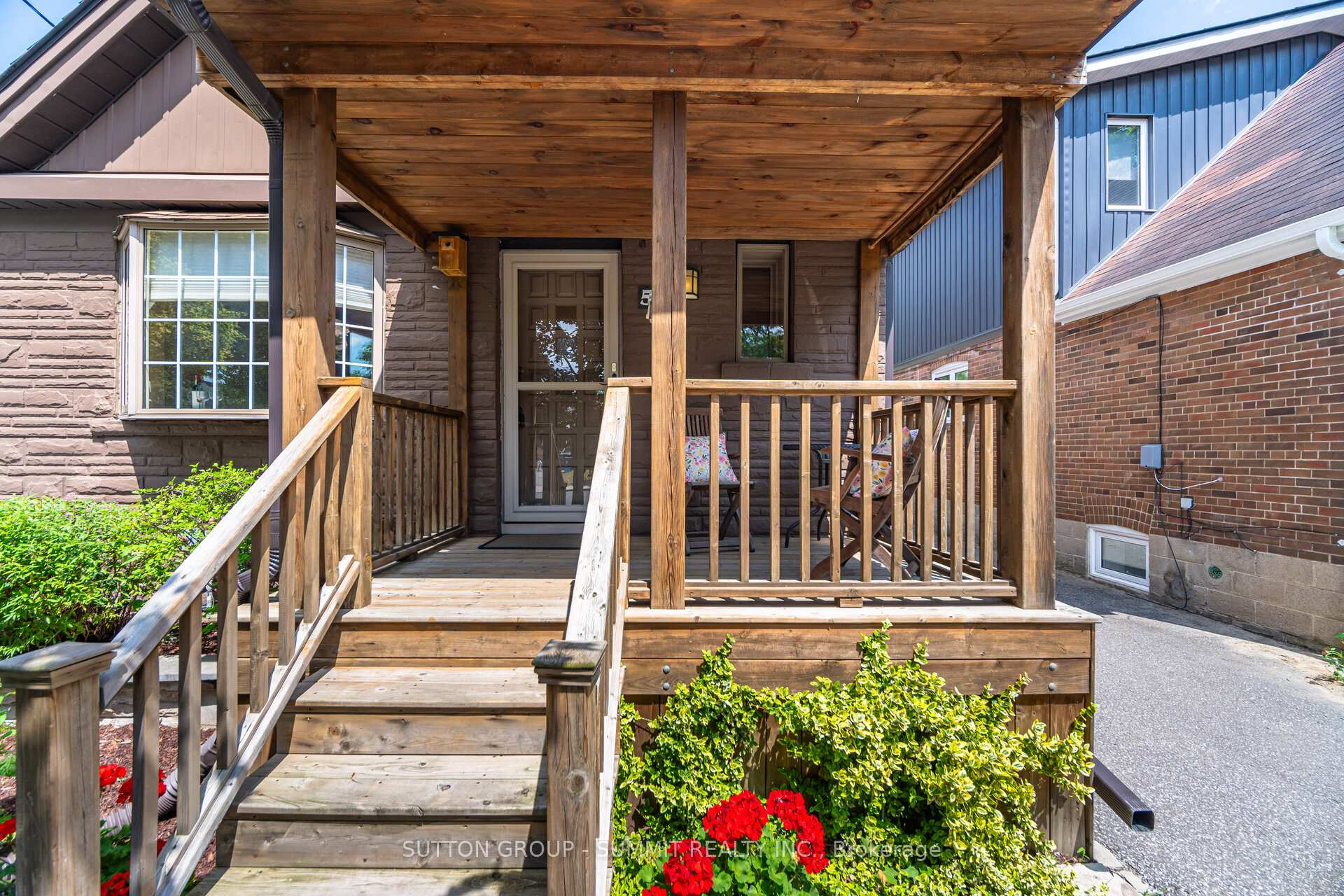 Photo 9 of 5 Norlong Boulevard, Toronto, East York — HOMEH