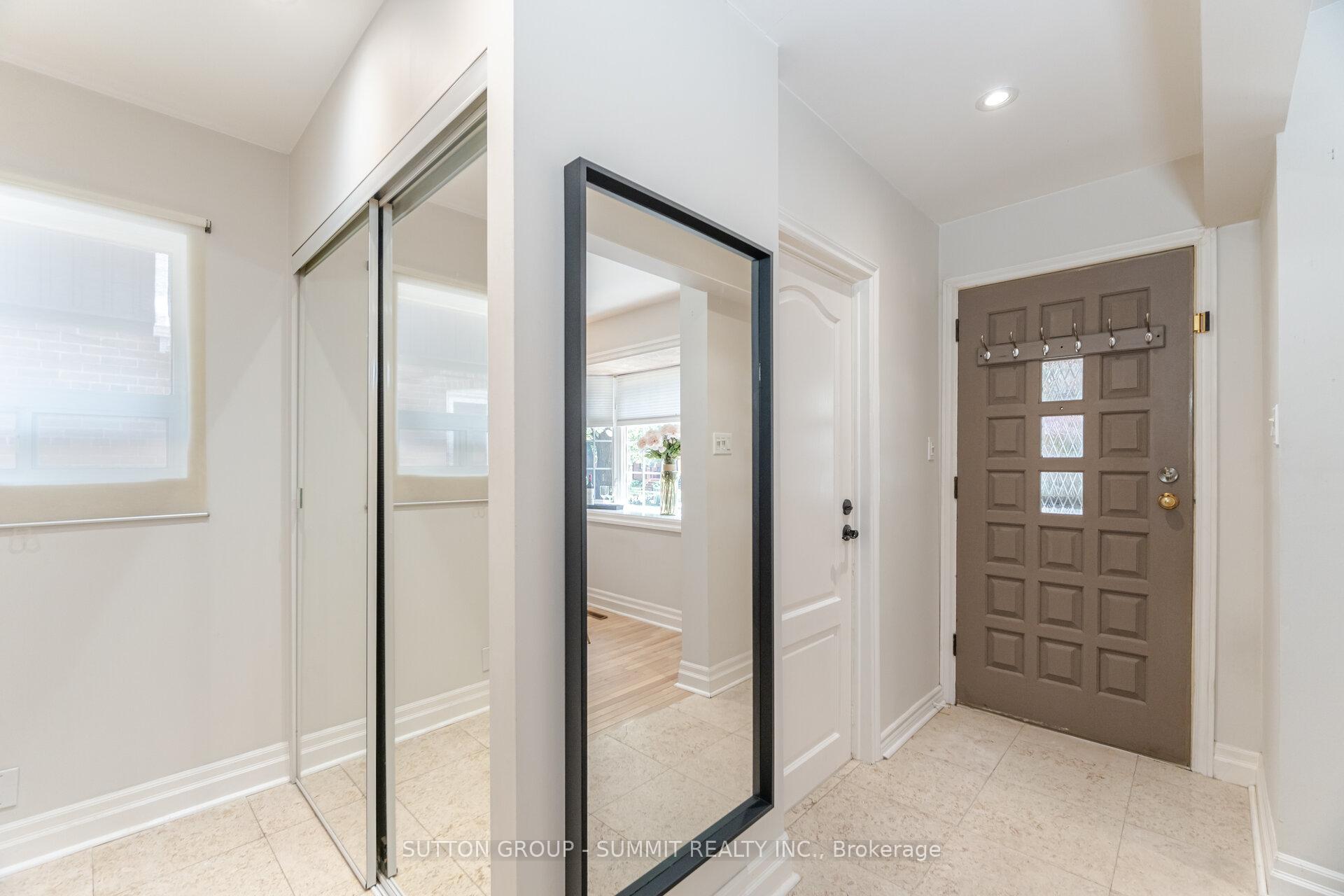 Photo 7 of 5 Norlong Boulevard, Toronto, East York — HOMEH