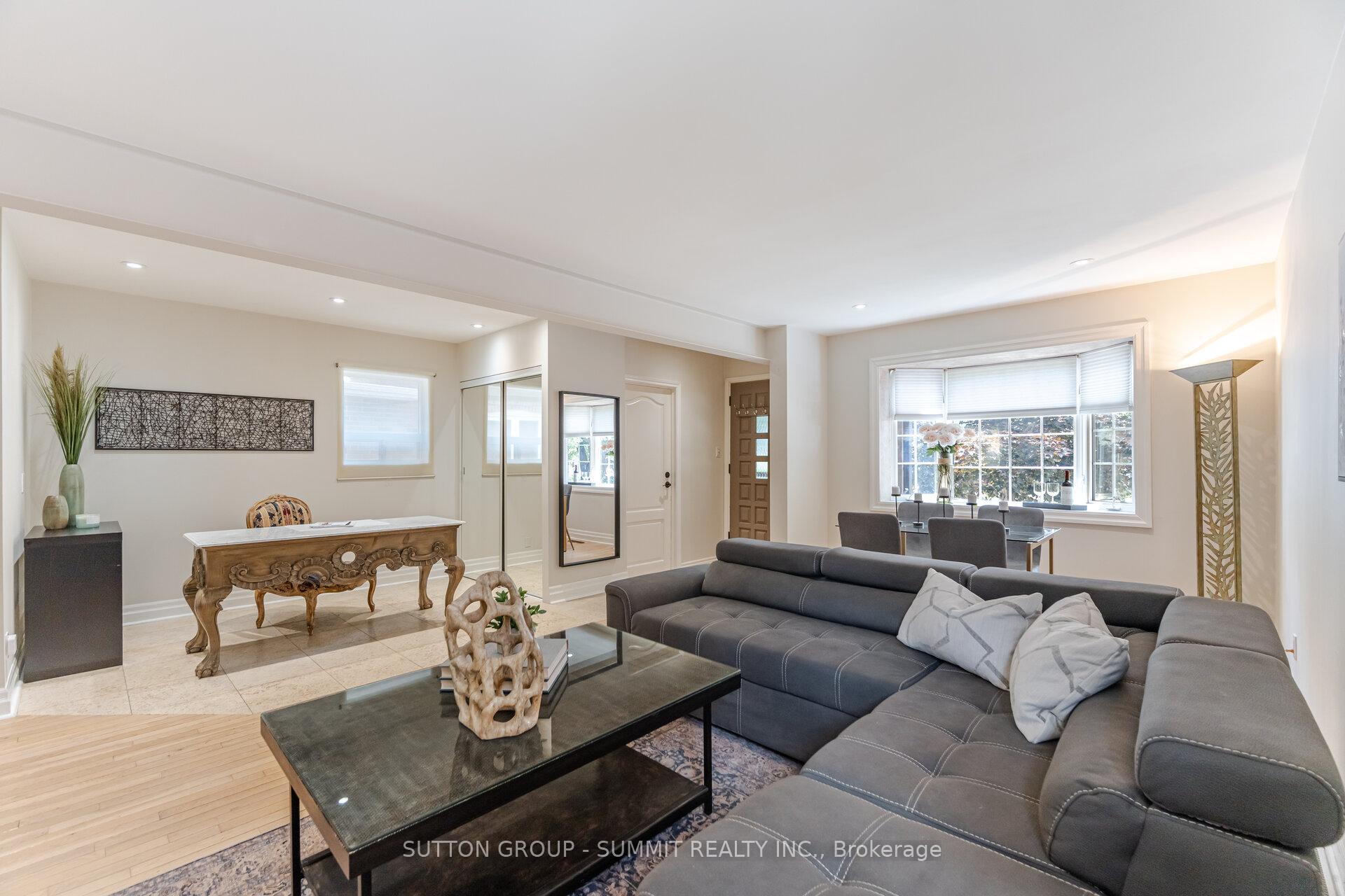 Photo 2 of 5 Norlong Boulevard, Toronto, East York — HOMEH